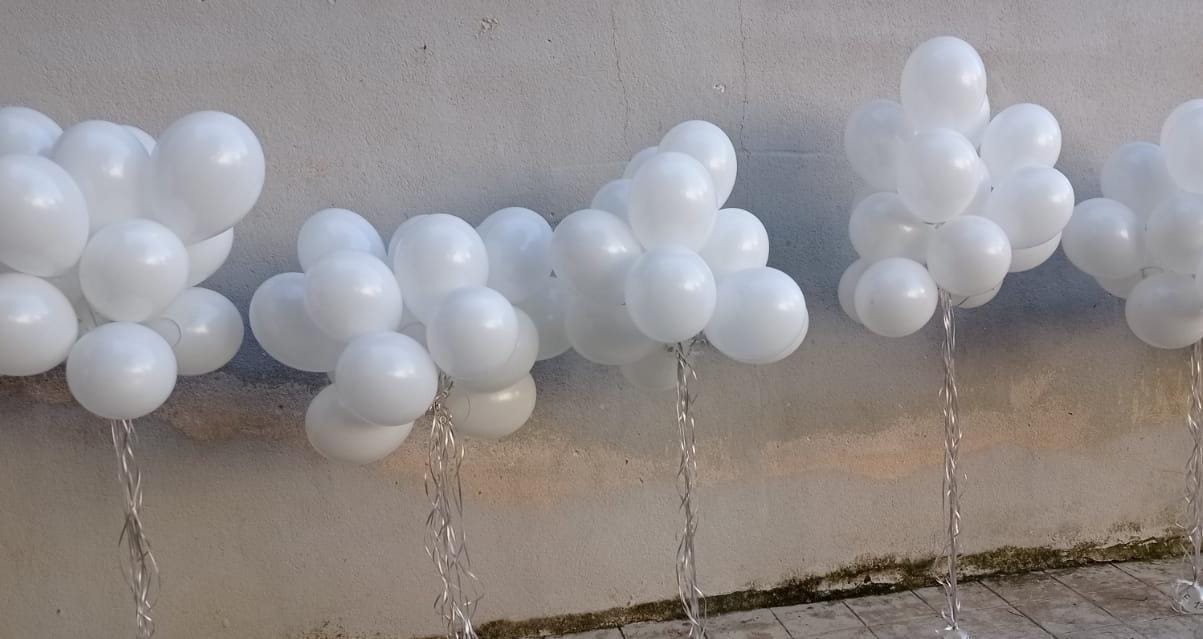 Palloncini bianchi ricordo Marta