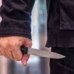 Nei pressi di via Dante con un grosso coltello in mano, 18enne in arresto: addosso 27 dosi di crack