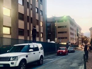 Covid: ragazza veglia mamma ospedale como