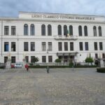 Shock al Vittorio Emanuele, insegnante muore sotto gli occhi degli alunni