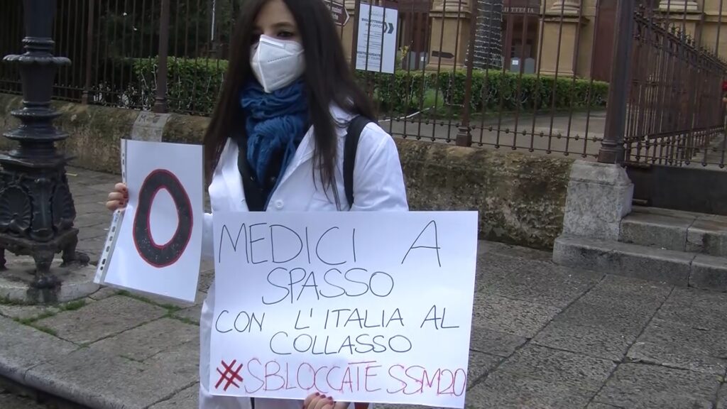medici giovani protesta piazza verdi
