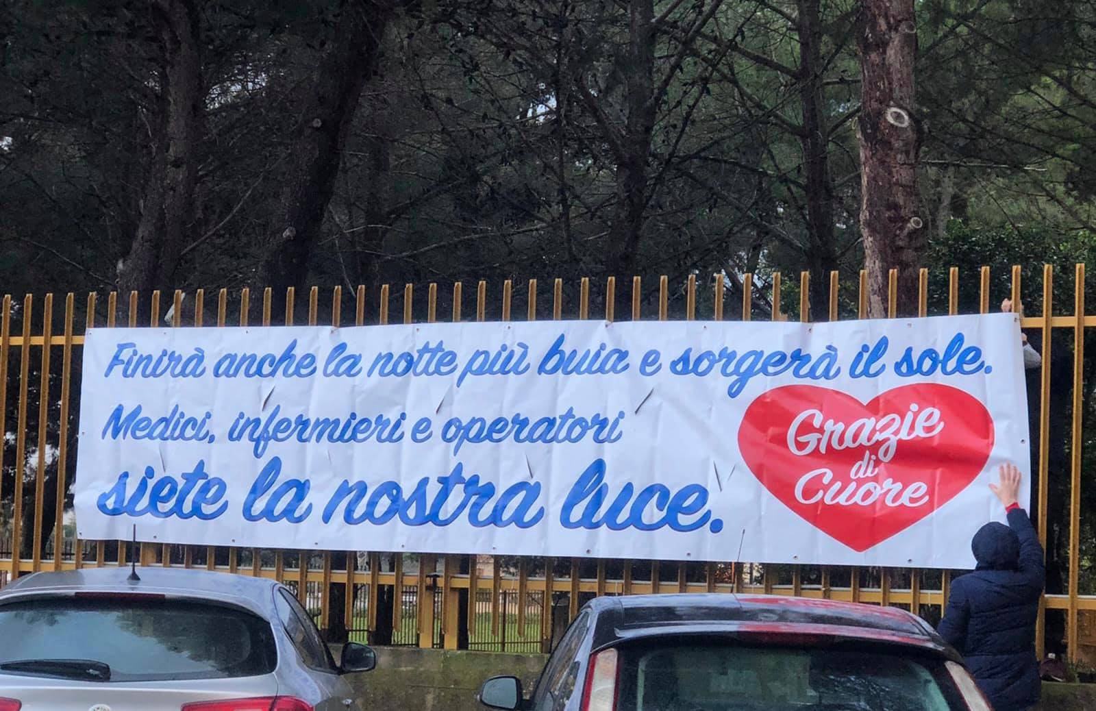 striscione covid hospital partinico