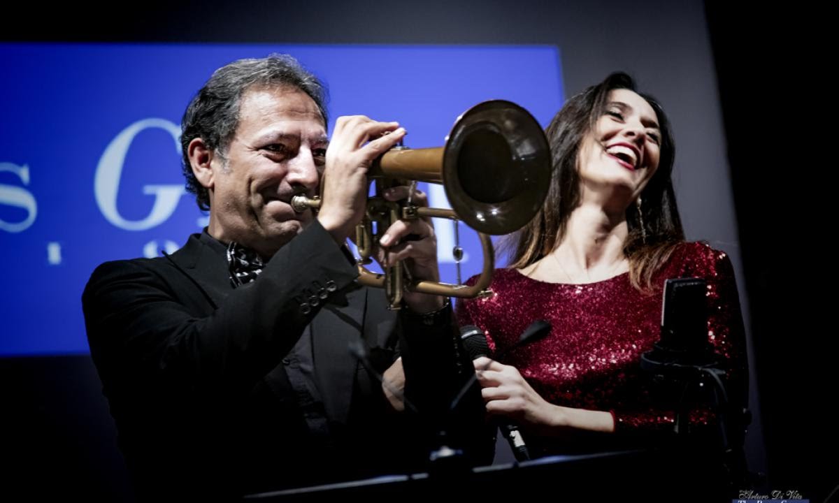 1612282337292.jpg--_brass_group__per_s__valentino_il_servizio_d_asporto_di__canzoni_d_amore_