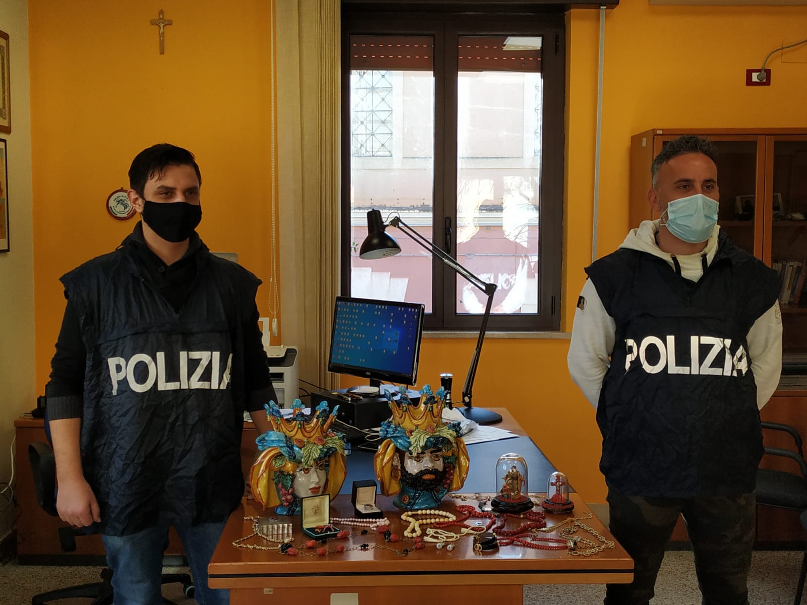 furto in abitazione, la polizia arresta 4 personeta nuova