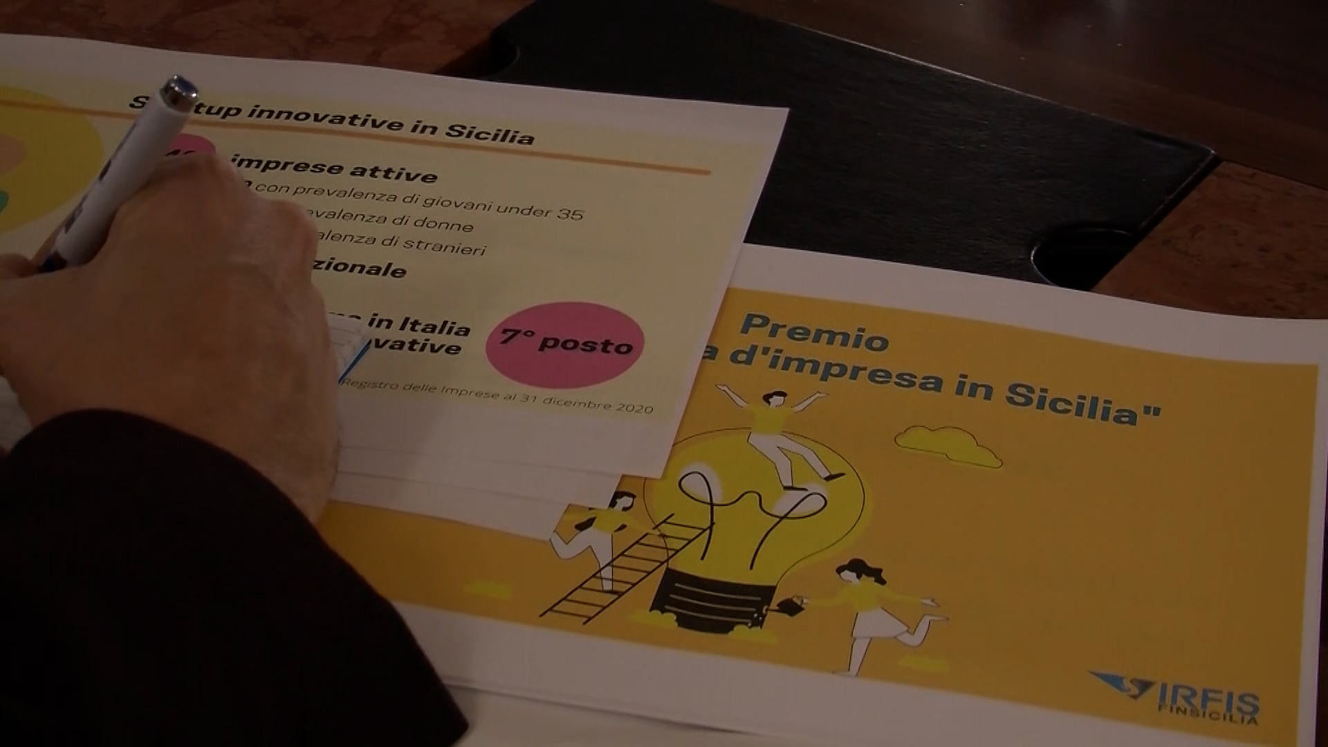 scritta penna giovani musueci