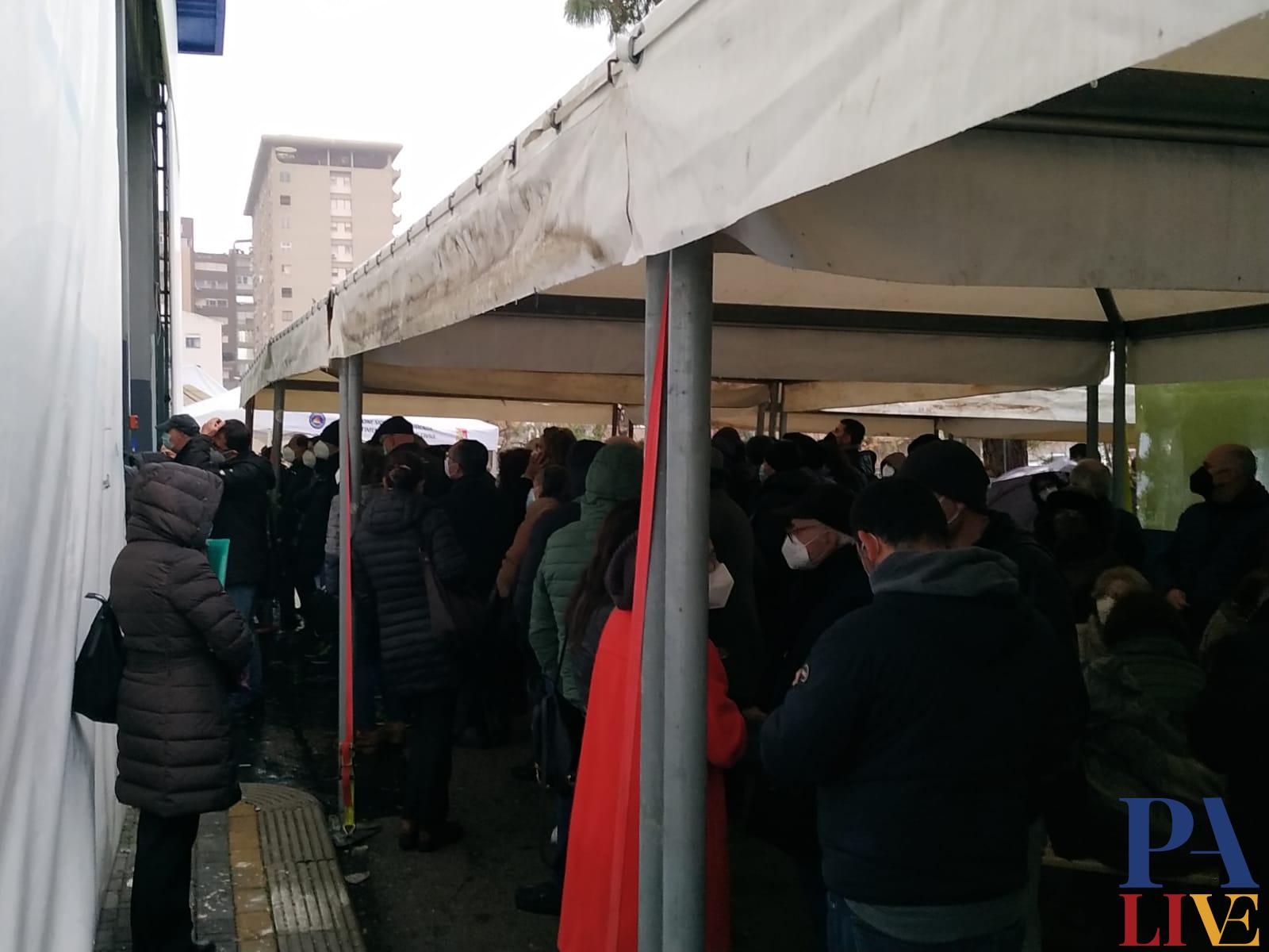 Palermo coda vaccini covid