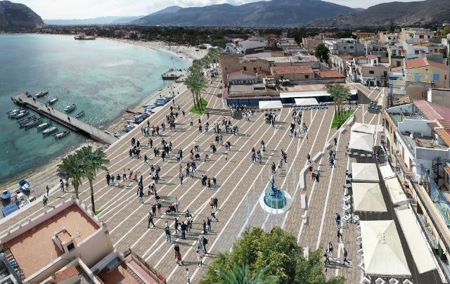 LA NUOVA PIAZZA DI MONDELLO