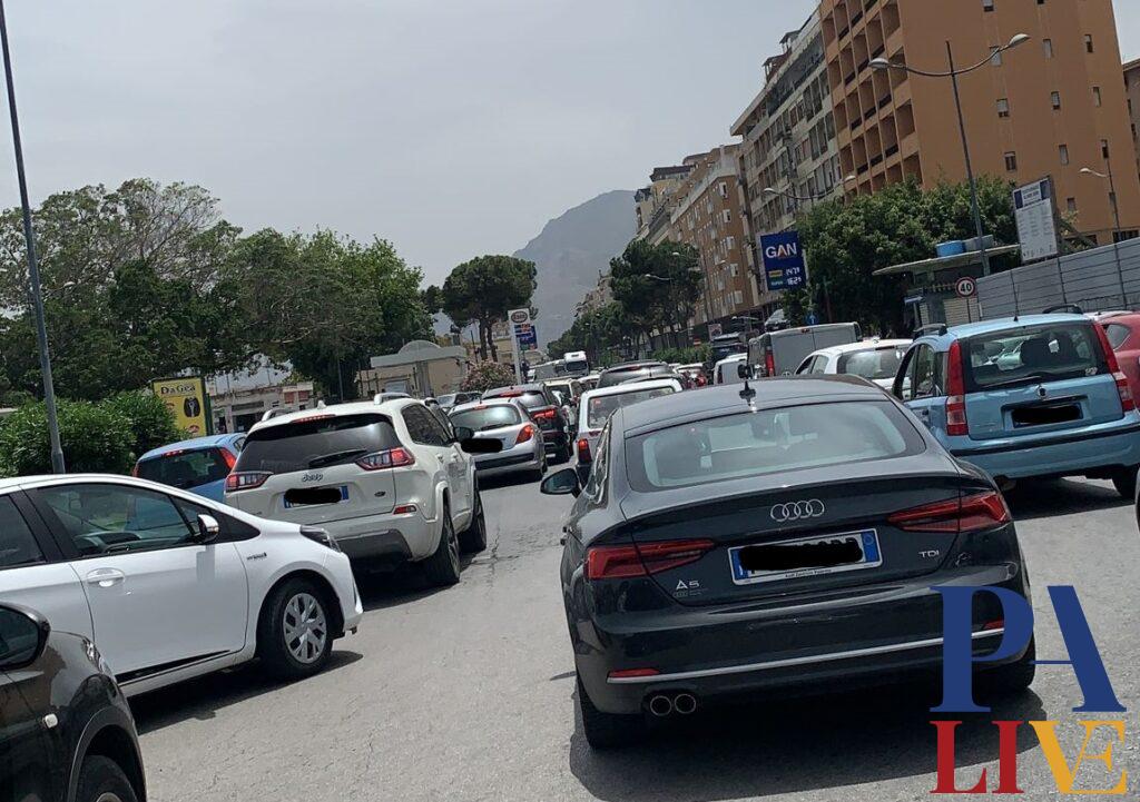 traffico Palermo via Crispi