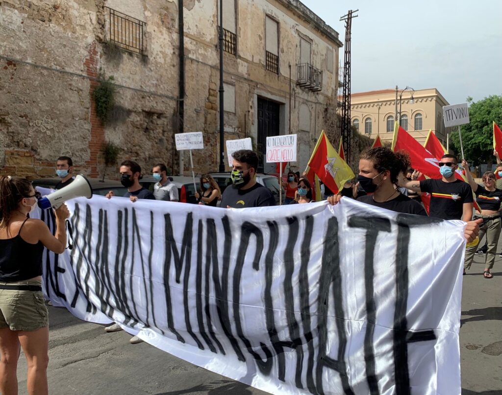 Musumeci contestato allo Spasimo 2