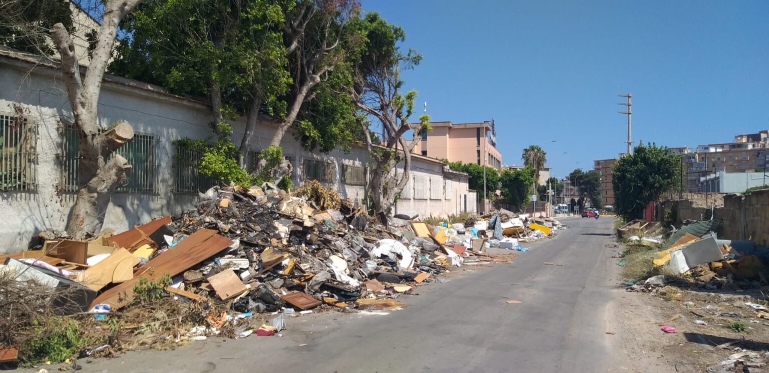 rifiuti zona industriale