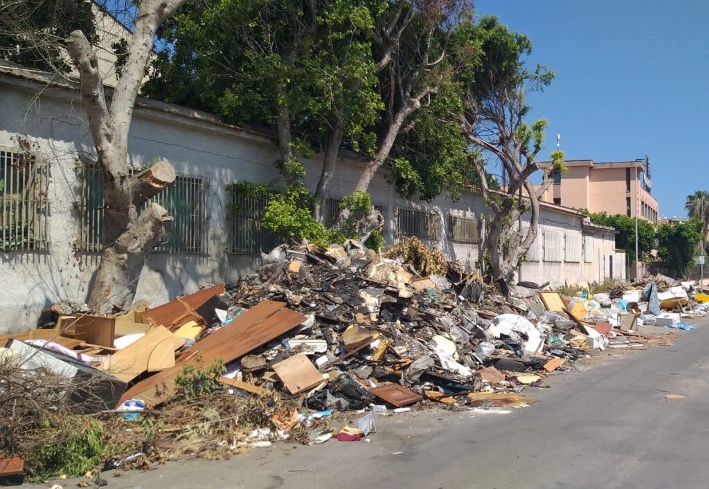 rifiuti zona industriale