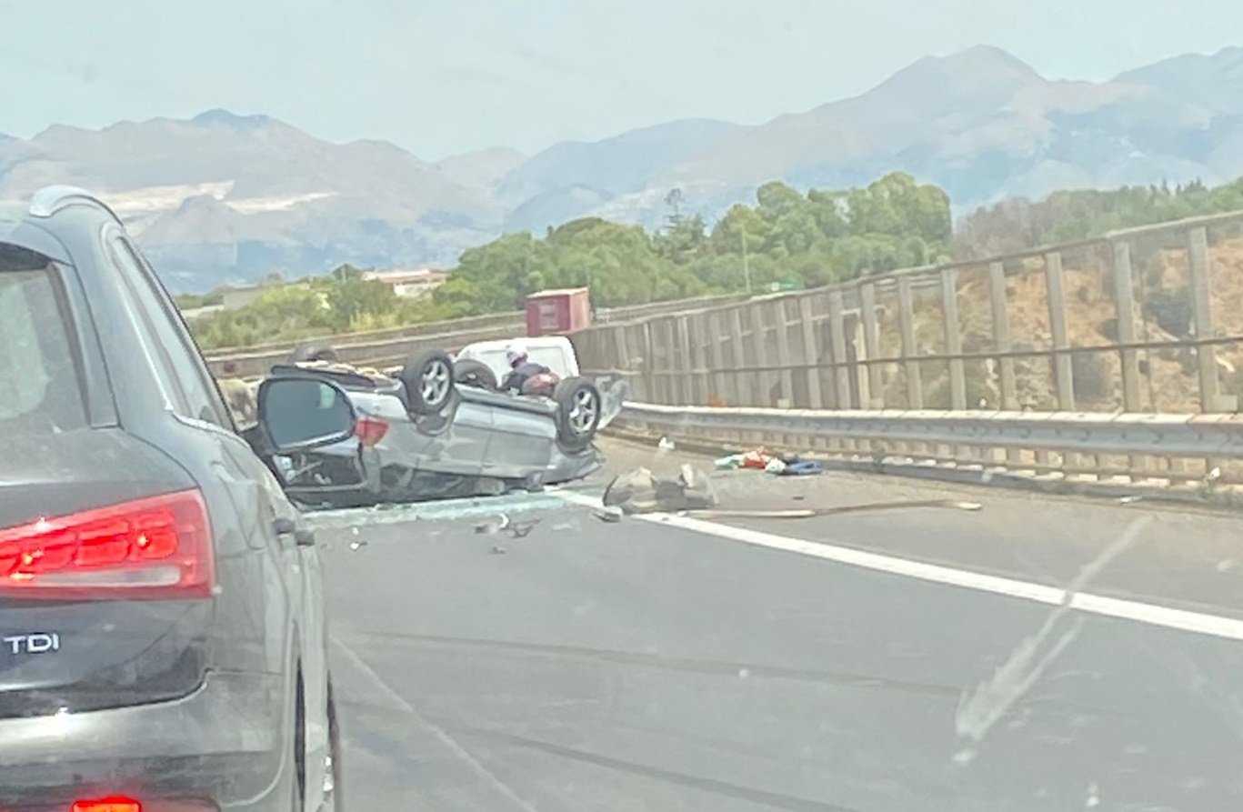 Partinico-Balestrate-incidente-autostrada-a29-auto-ribaltata-3