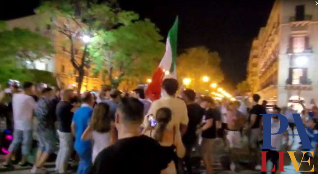 assembramenti orlando sindaco italia inghilterra