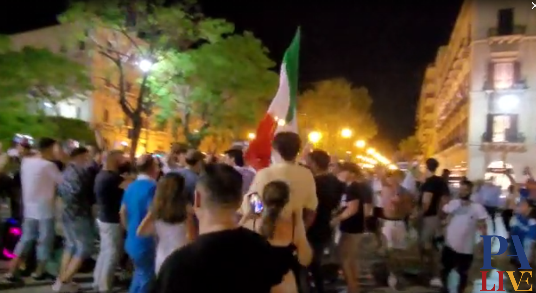 assembramenti orlando sindaco italia inghilterra