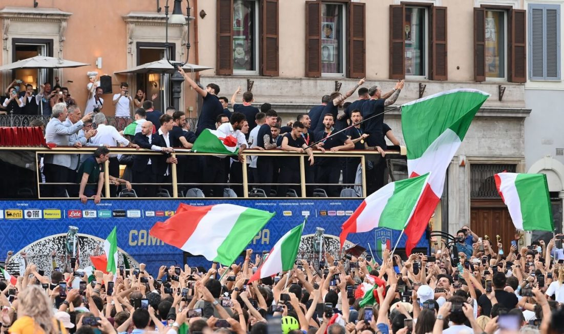 nazionale-calcio-europei-giro-pullman1-e1626158291252