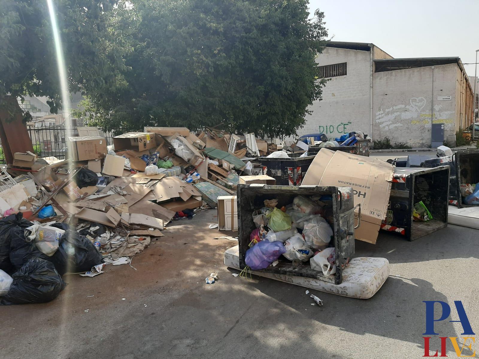 rifiuti via crociferi