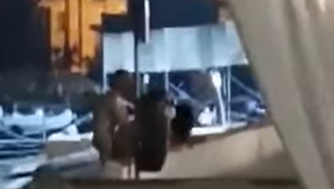 Sesso-in-spiaggia-a-Marzamemi