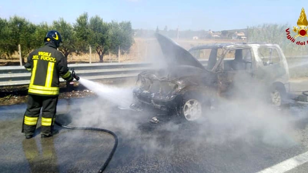 auto bruciata palermo agrigento-2