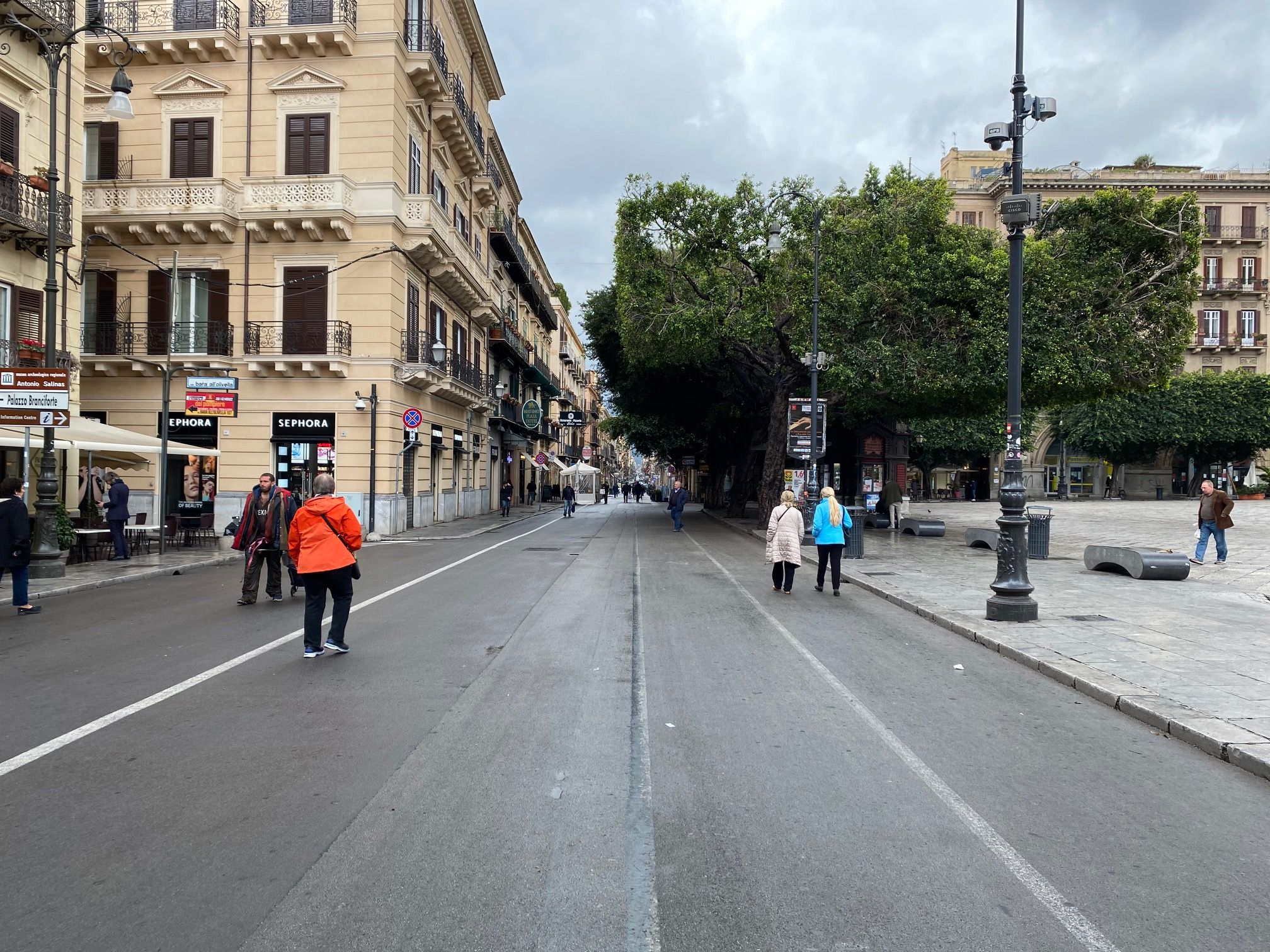 nella foto vie del centro di Palermo
