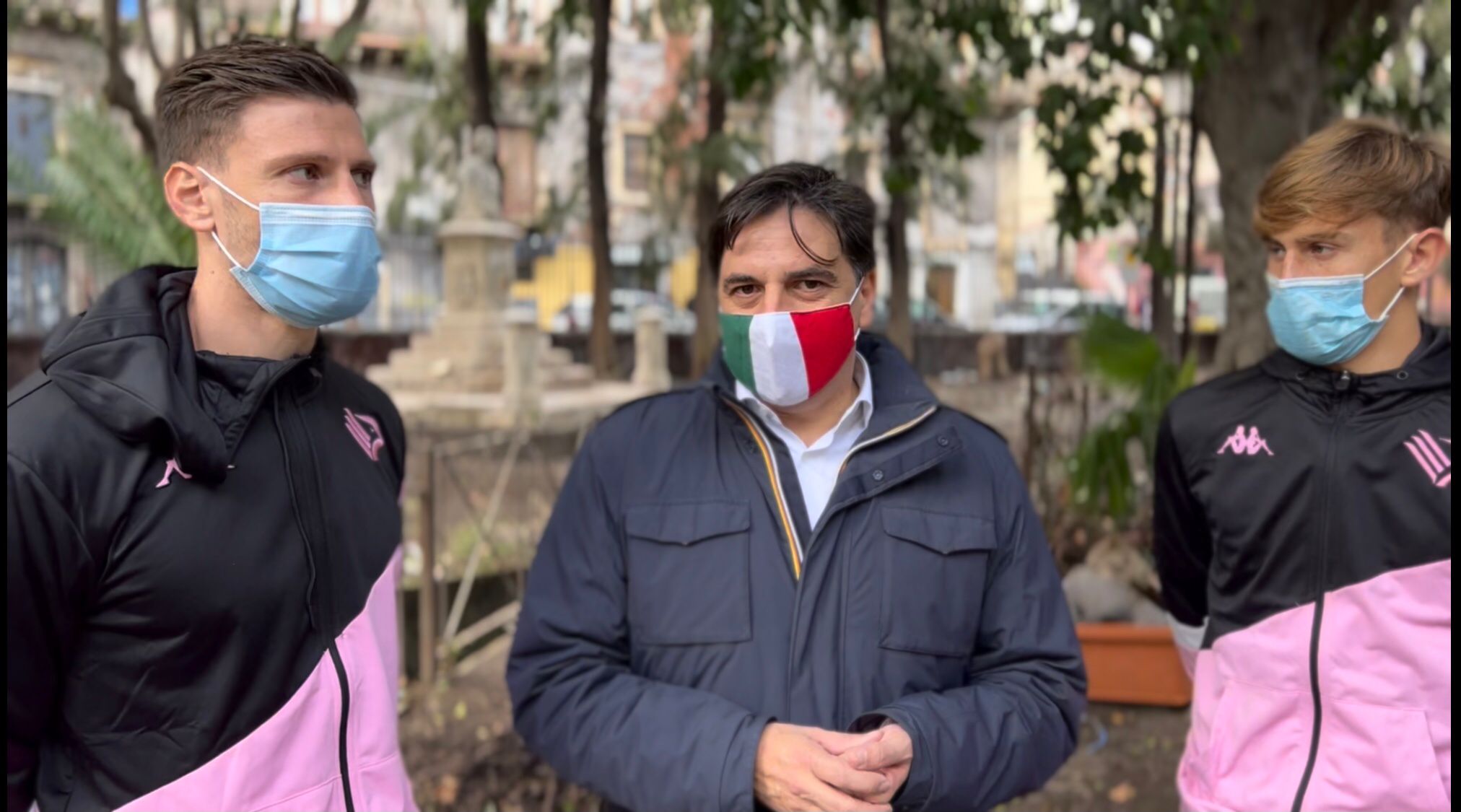 Pogliese con giocatori Palermo