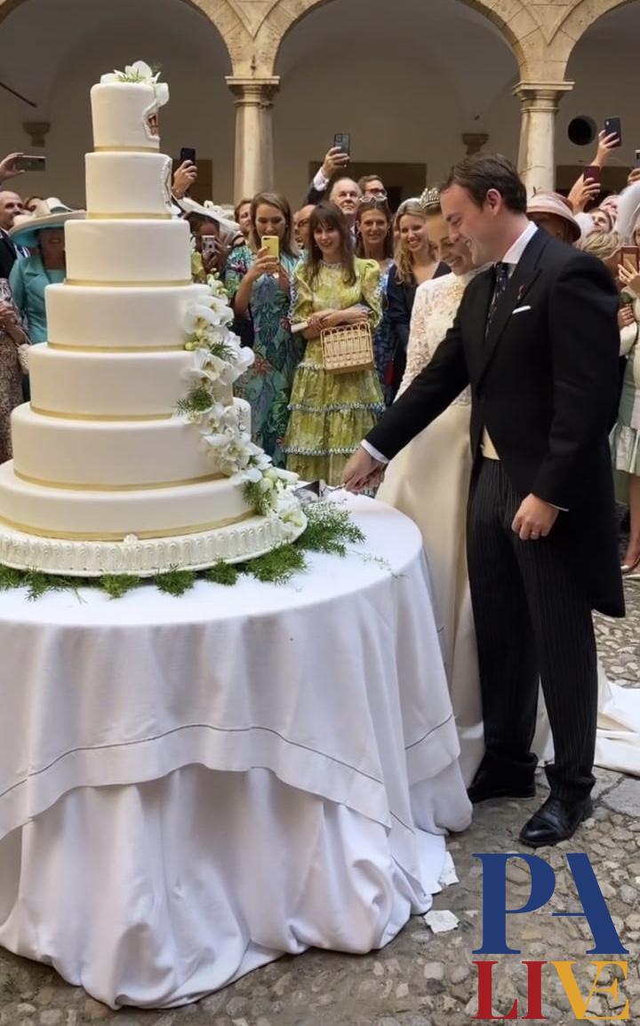 REALI-WEDDING CAKE
