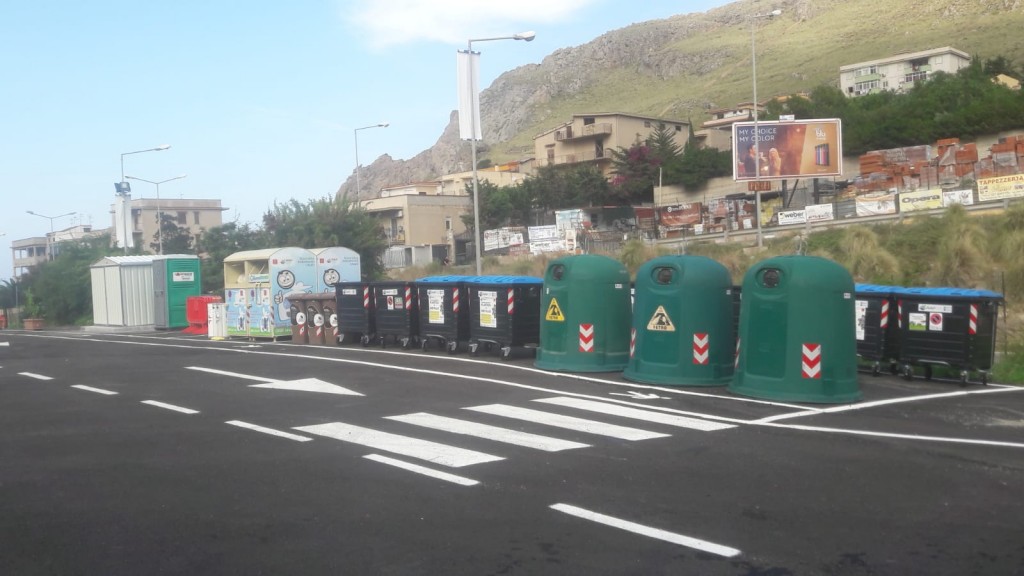 operatore aggredito nel centro raccolta
