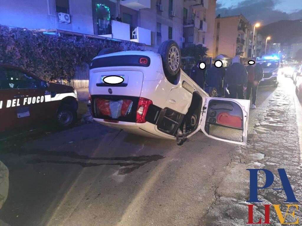 incidente via Besio, auto ribaltata