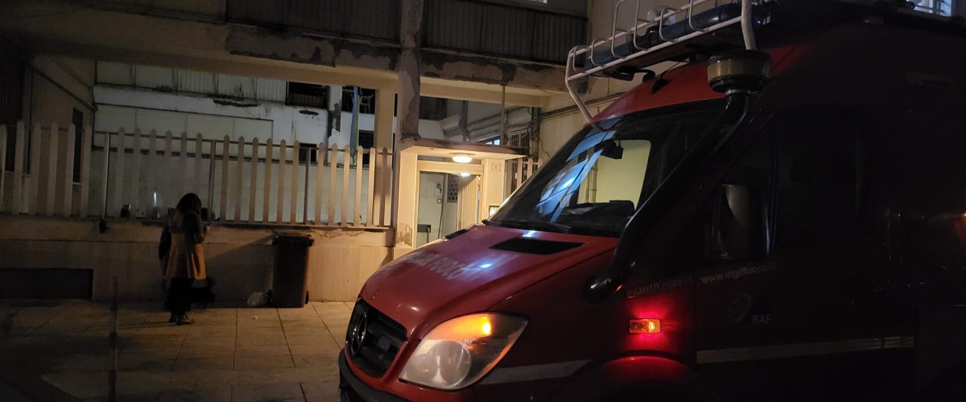 uomo morto in casa in via paganini