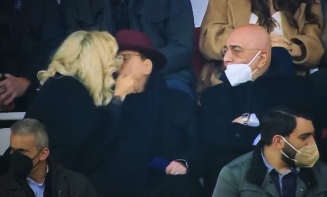 berlusconi_bacio