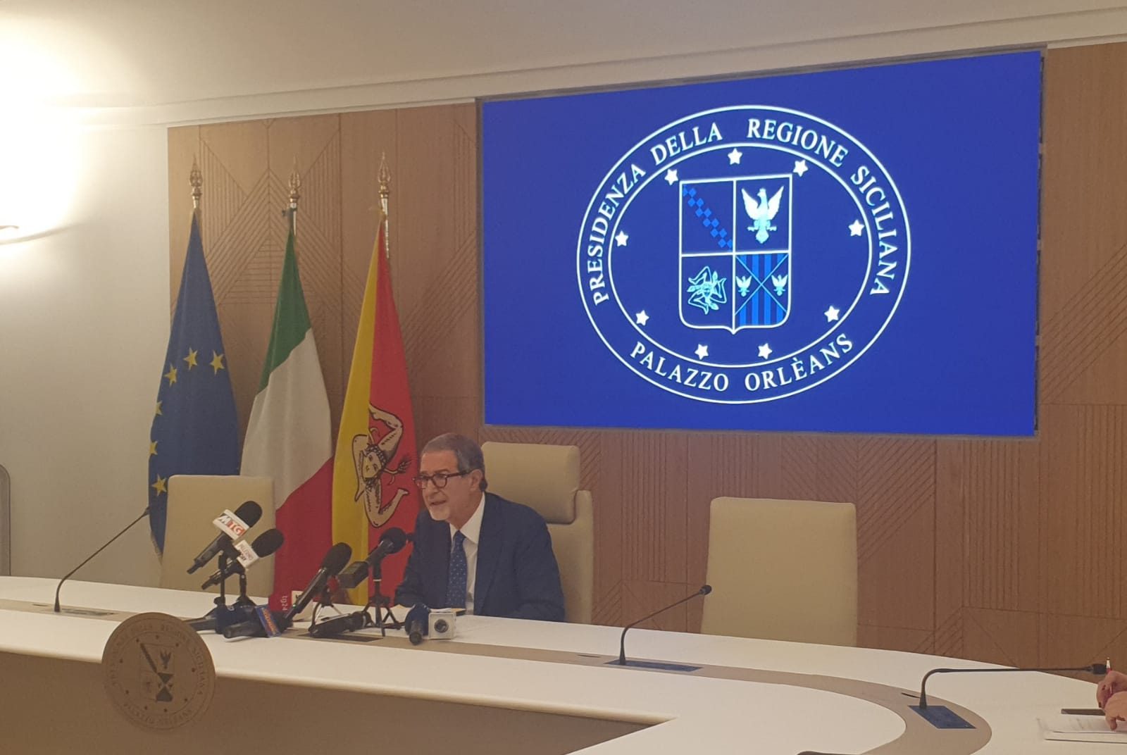 Musumeci in conferenza stampa