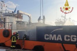 Calabria/*Crotone, esplosione su rimorchiatore al porto: 3 morti e 2 feriti