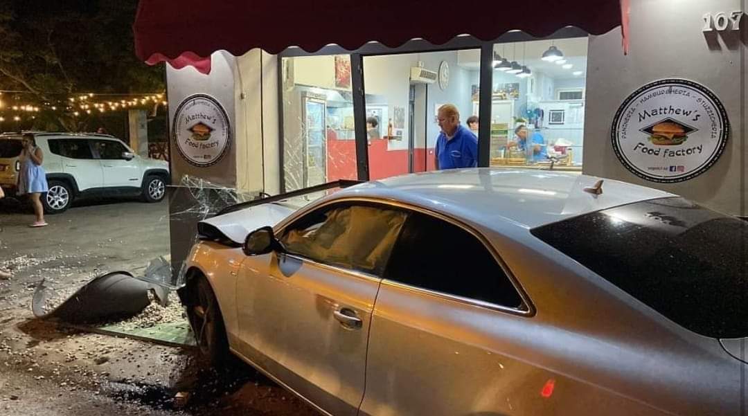 auto vetrina panineria Cinisi