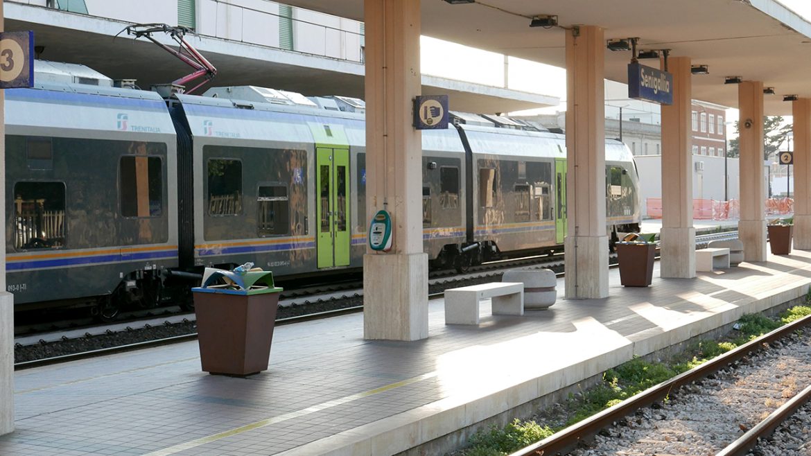 stazione-ferroviaria-fs-senigallia-treni-binari