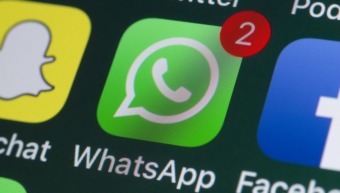 Whatsapp, Facebook, Snapchat and other phone Apps on iPhone screen