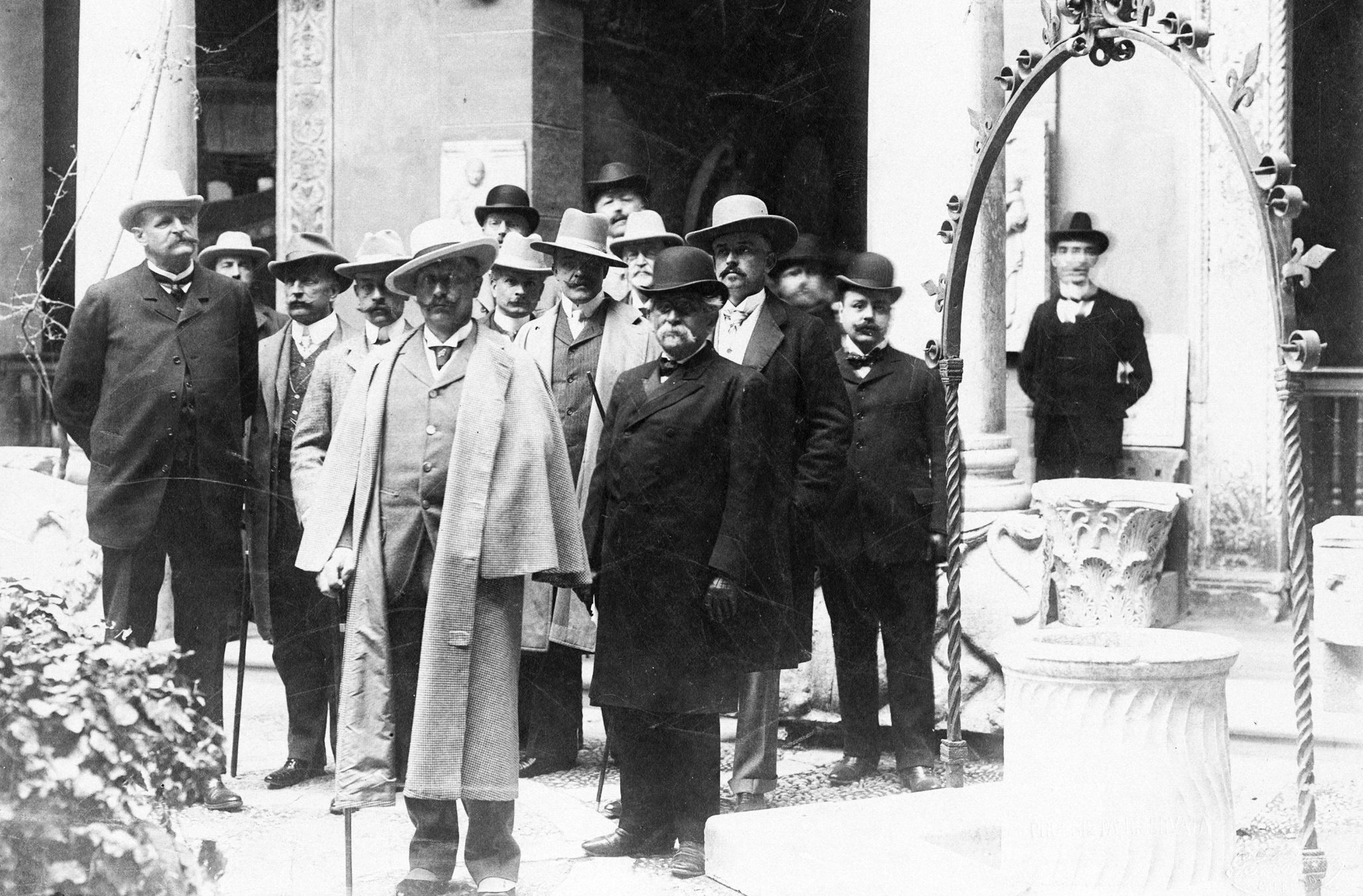 Il kaiser Guglielmo II e Antonino Salinas al Museo Nazionale di Palermo nel 1907. (1)