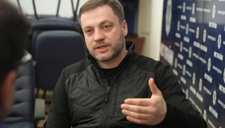 B7703DA0-7B95-4EBF-B2D0-8CABB471F832