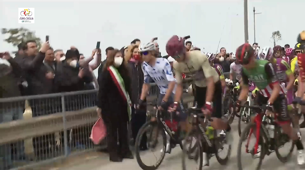 37C70BEF-D2BE-4F1D-BBBA-1A0C5E9329EC