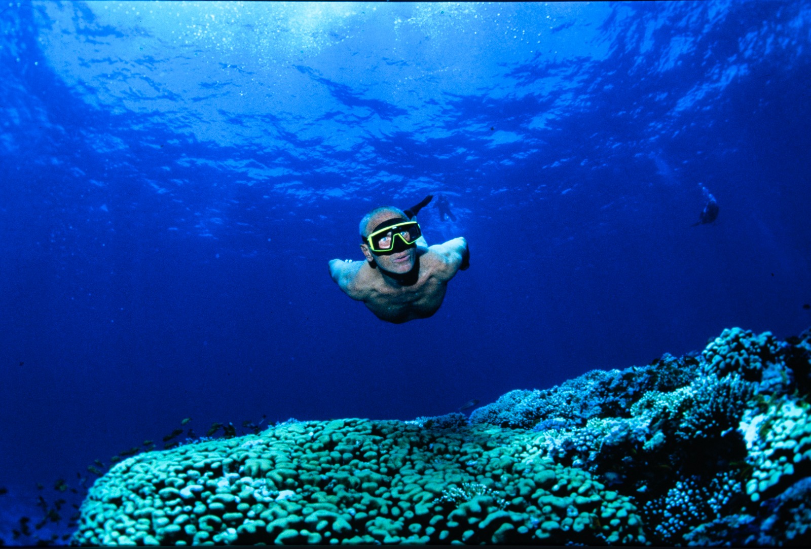 Enzo Maiorca tra i fondali marini