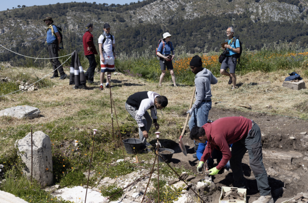 7E0B6EA1-5D75-43B8-BAD7-F99210BE0B87