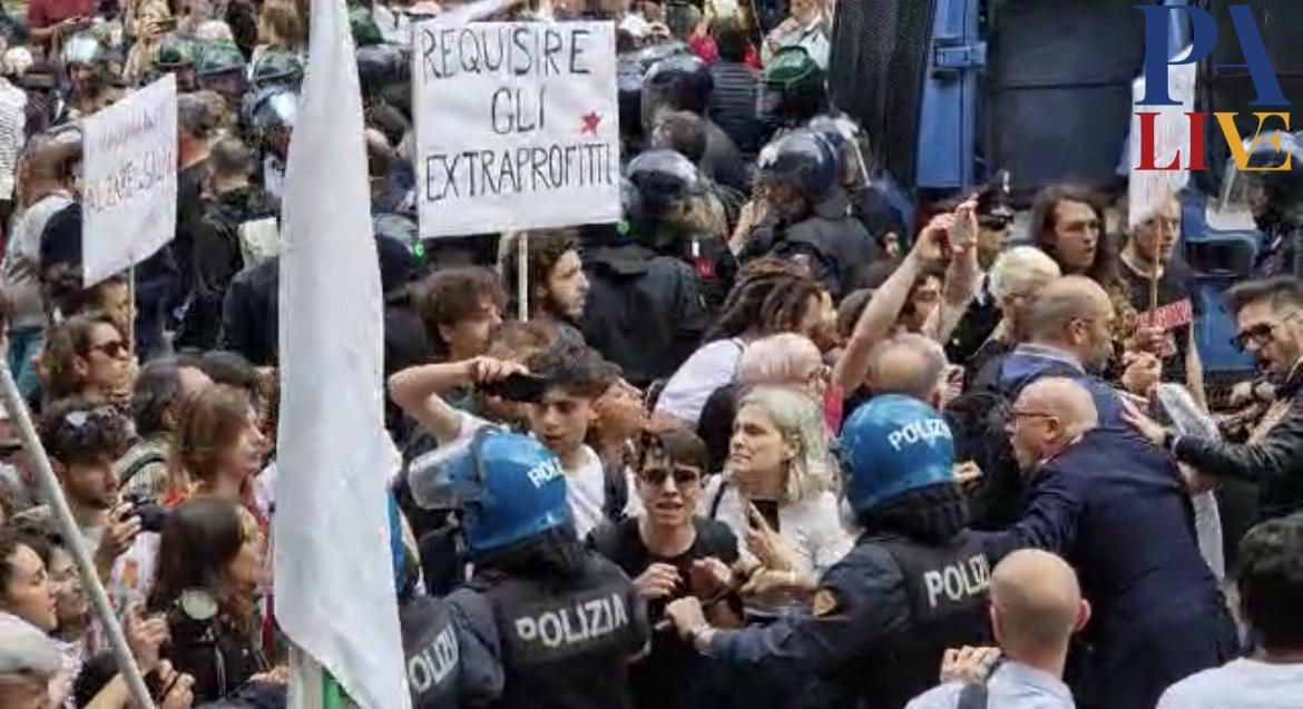 EA87F740-9092-484C-8B53-67647C988BF4