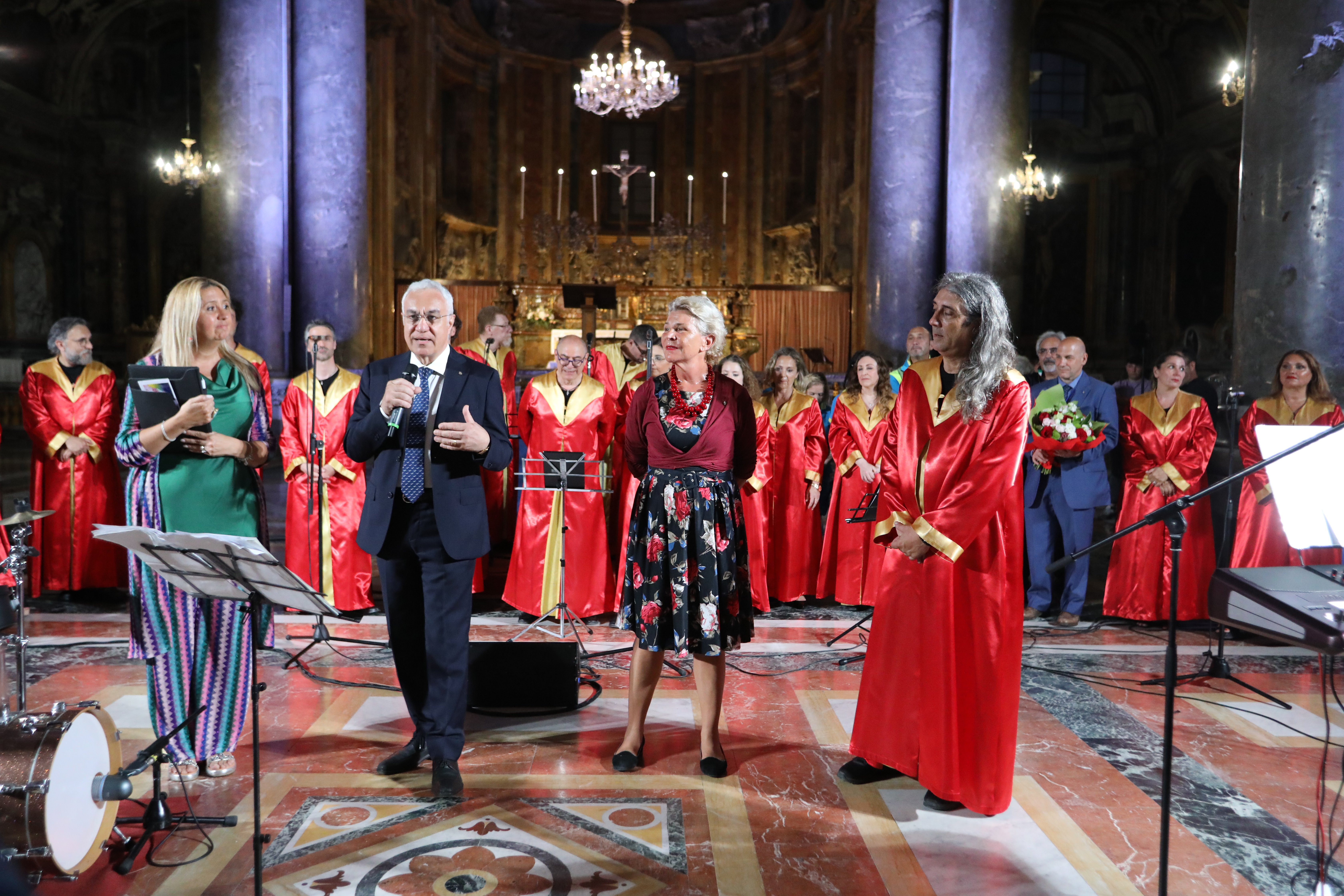 da sx Francesca Leto Domenico Caminiti, Pamela Villoresi Pietro Marchese e il Gospel Projet Choir