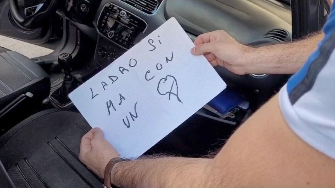 furto-auto-sposa-biglietto-lad