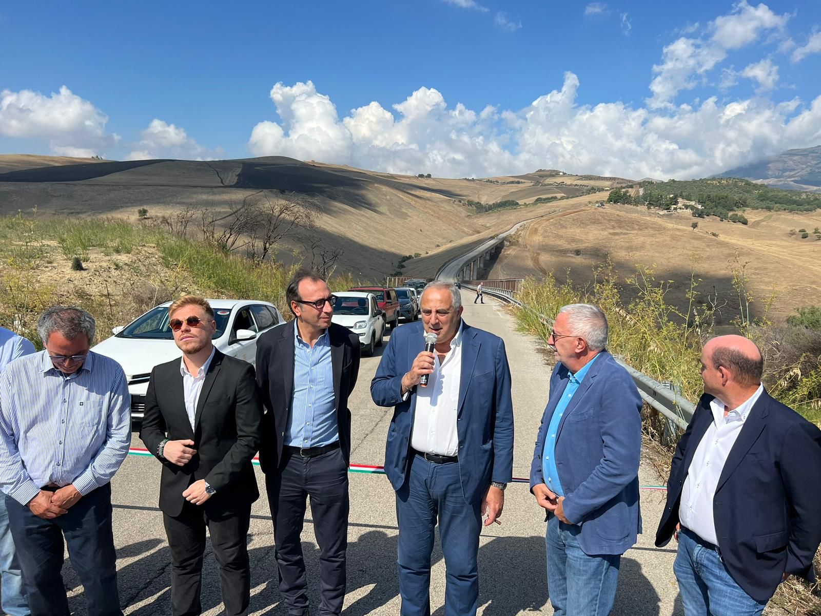 D5929BE6-5930-4E77-BAF5-EF4FB0B0D3C5