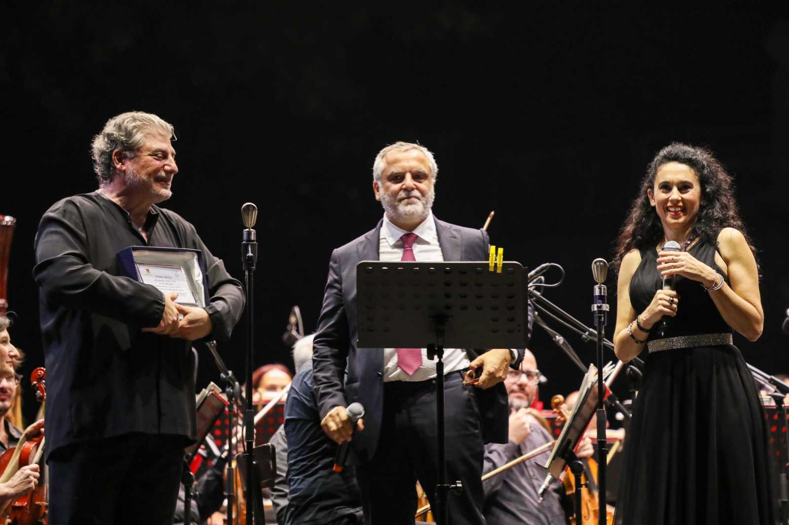 La consegna del Premio a Josè Cura-compressed