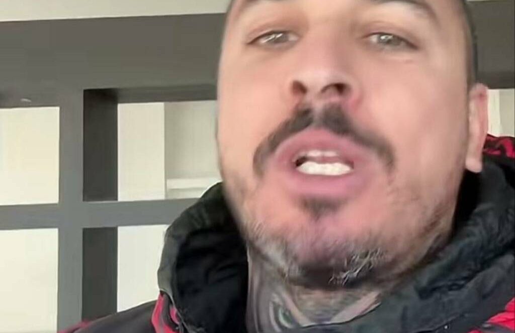 7E46F52E-2A54-47B4-BA1F-E7B37C456881