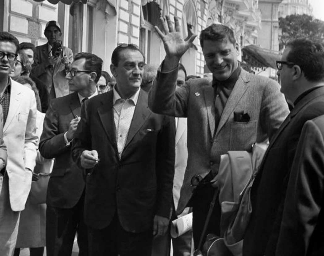 Luchino Visconti e Burt Lancaster incontrano la stampa a Cannes '63-compressed