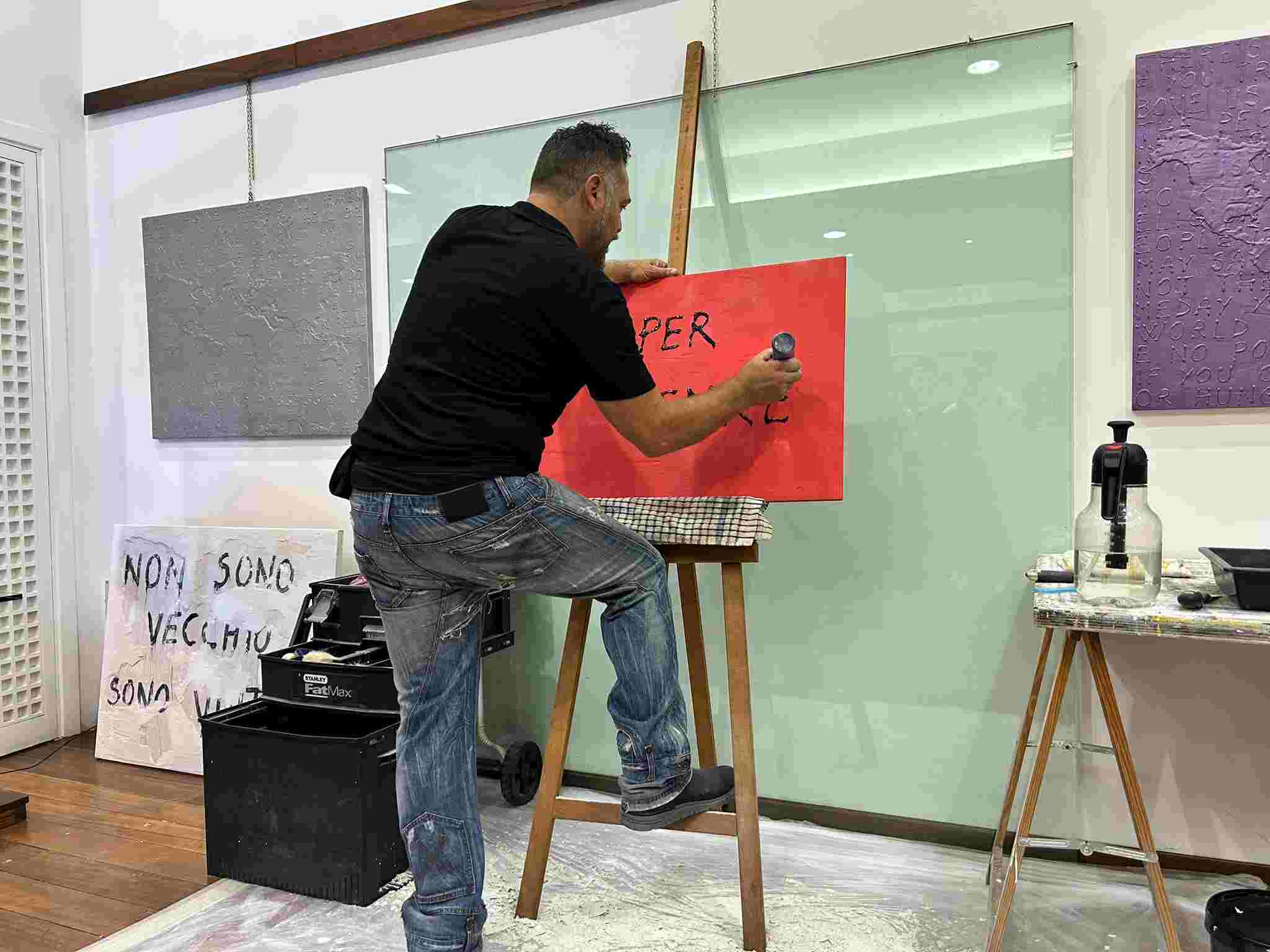 Zazzà D'Anna durante il live painting -compressed