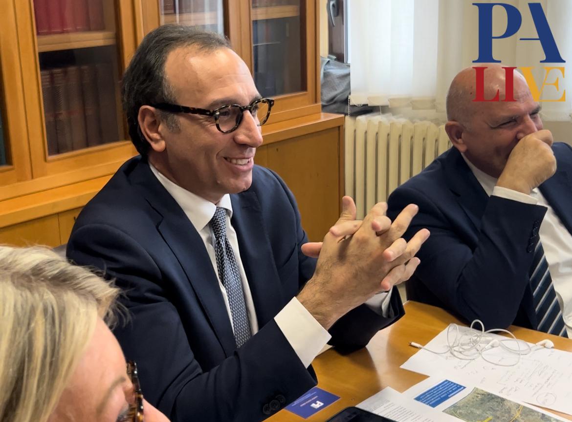 B5EB4493-1EDB-4E18-A8F9-167C2A2EEC22