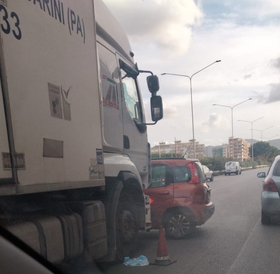 incidente viale regione