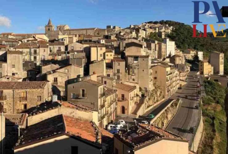 Non è in Puglia e nemmeno in Molise: il borgo più bello di tutti è in Sicilia | Solo 1700 abitanti